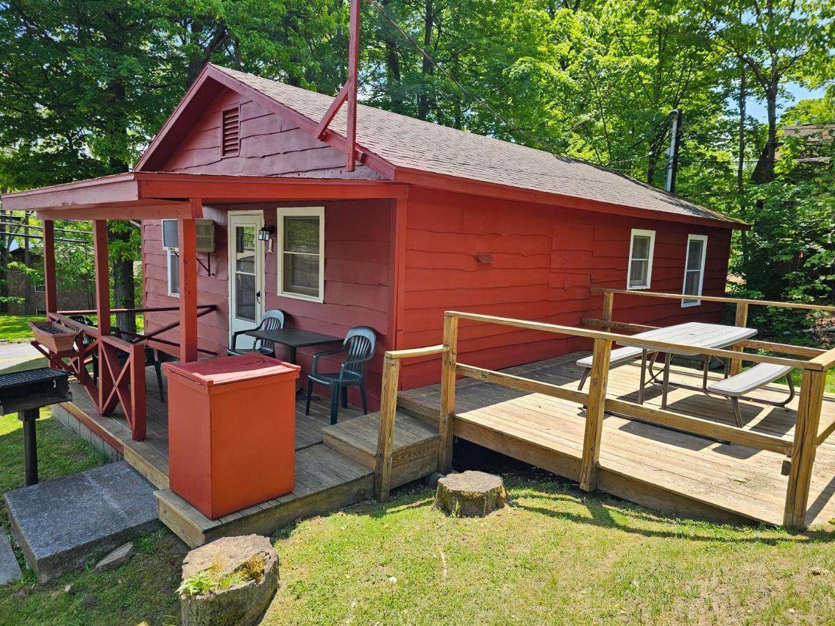 The Gold Eagle Villa Lake George Exterior photo