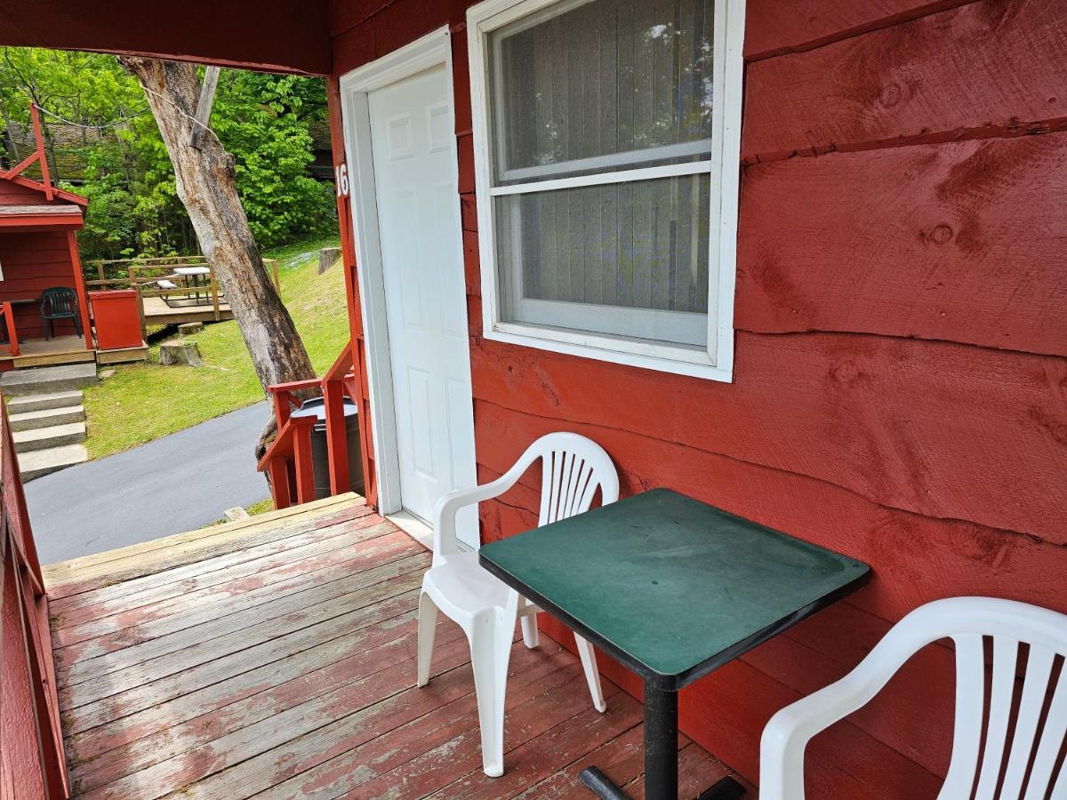 The Gold Eagle Villa Lake George Exterior photo